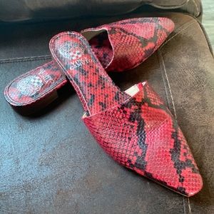 Vince camuto red and black animal print sandel size 9.5
